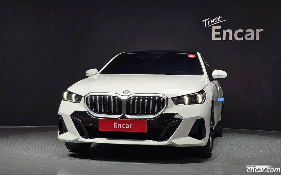 BMW 5 Series 520i M 2025 — thumbnail 3