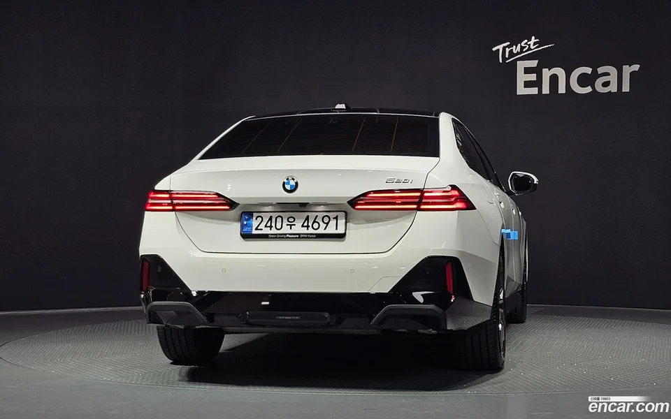 BMW 5 Series 520i M 2025 — thumbnail 4