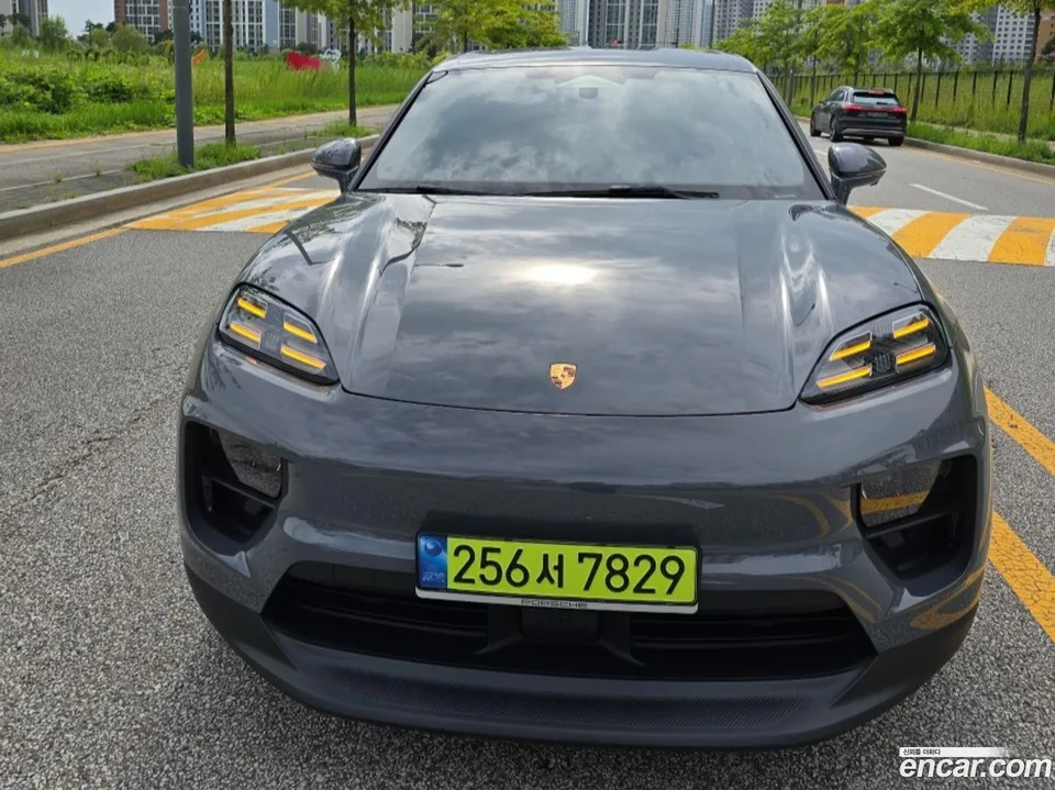 Porsche Macan Electric 4S 2025 — thumbnail 3