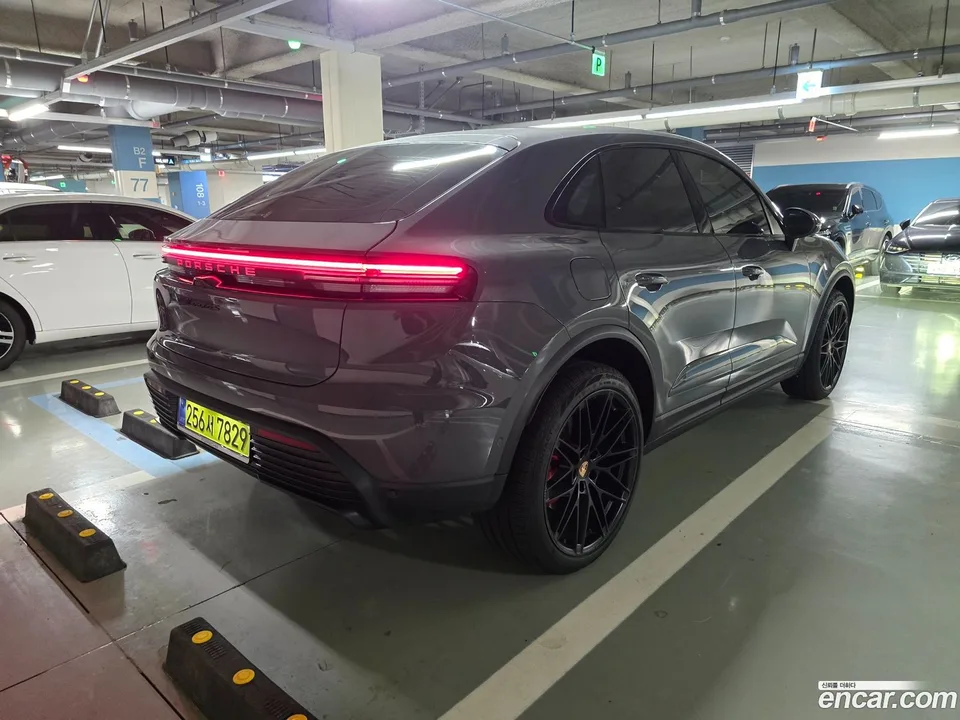Porsche Macan Electric 4S 2025 — thumbnail 4