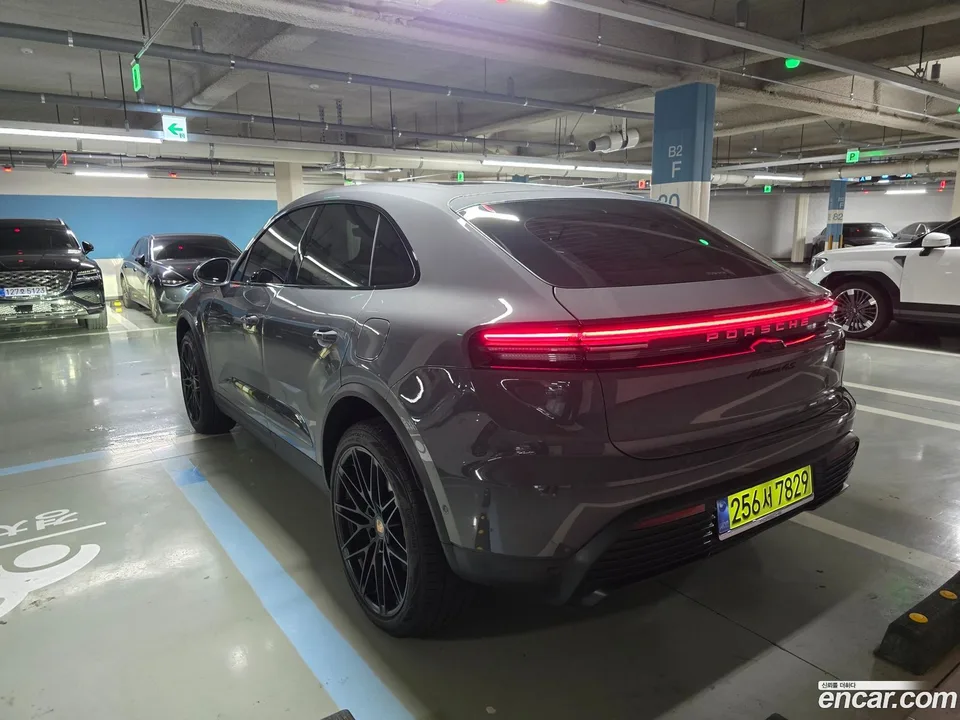Porsche Macan Electric 4S 2025 — thumbnail 5
