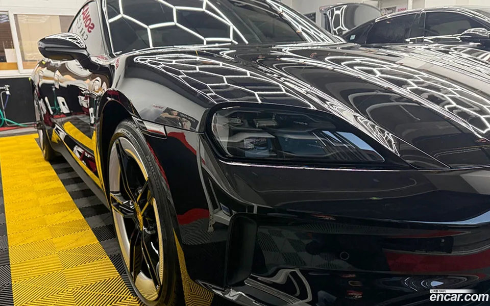 Porsche Taycan 2024 — thumbnail 3