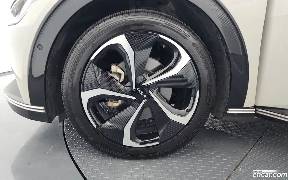 Kia EV6 4WD 2023 — thumbnail 2