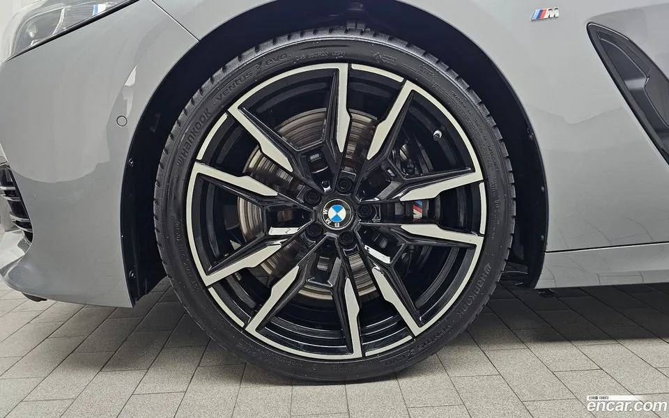 BMW 8 Series M850i xDrive 2025 — thumbnail 5