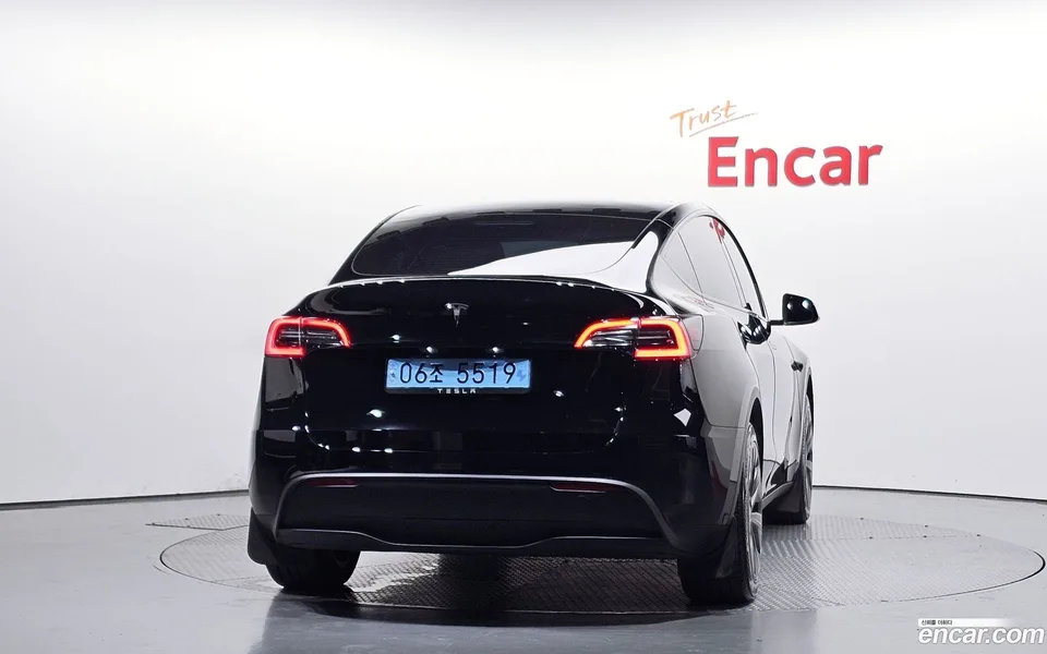 Tesla Model Y RWD 2025 — thumbnail 4