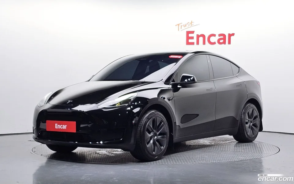Tesla Model Y RWD 2025 — photo 1, buy with delivery to Moscow