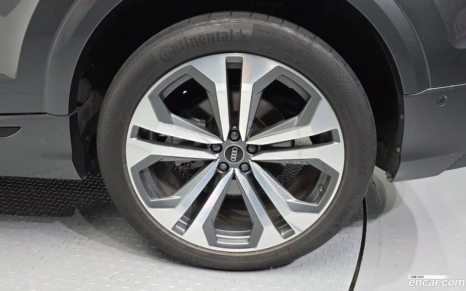 Audi Q8 (4M) 55 TFSI 2023 — thumbnail 2