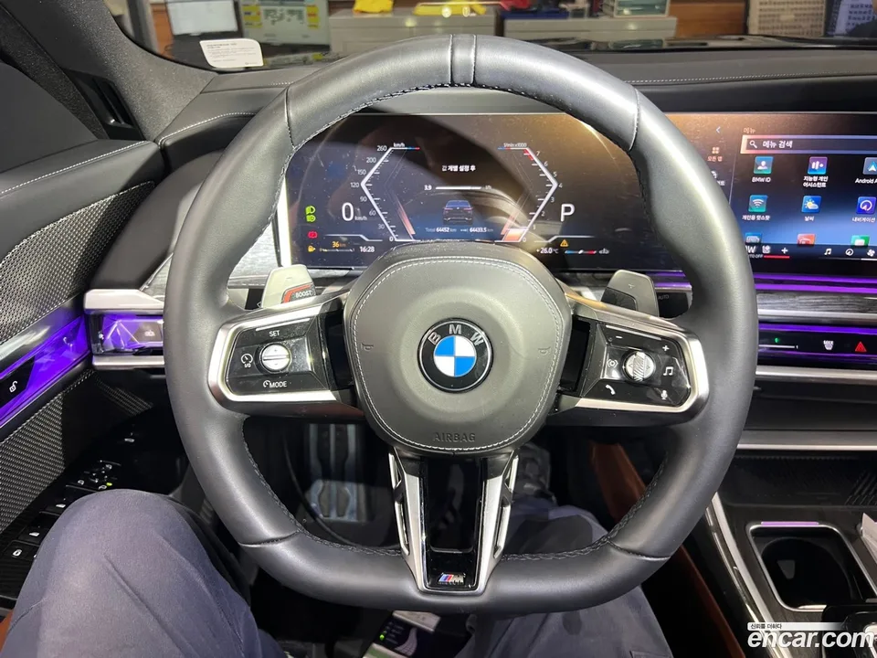 BMW 7 Series 740i xDrive M 2023 — thumbnail 2