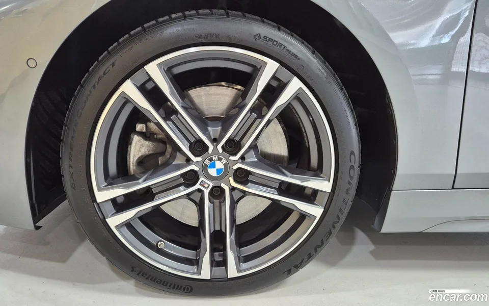 BMW 1 Series 120i M 2023 — thumbnail 2