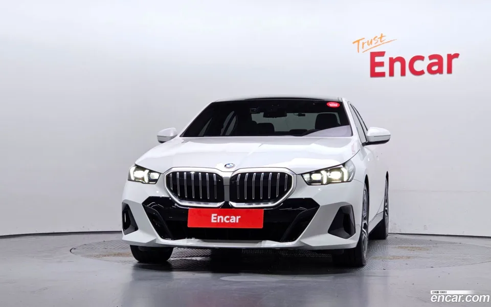 BMW 5 Series 520i M 2024 — thumbnail 3