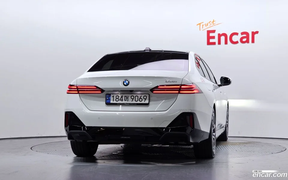 BMW 5 Series 520i M 2024 — thumbnail 4