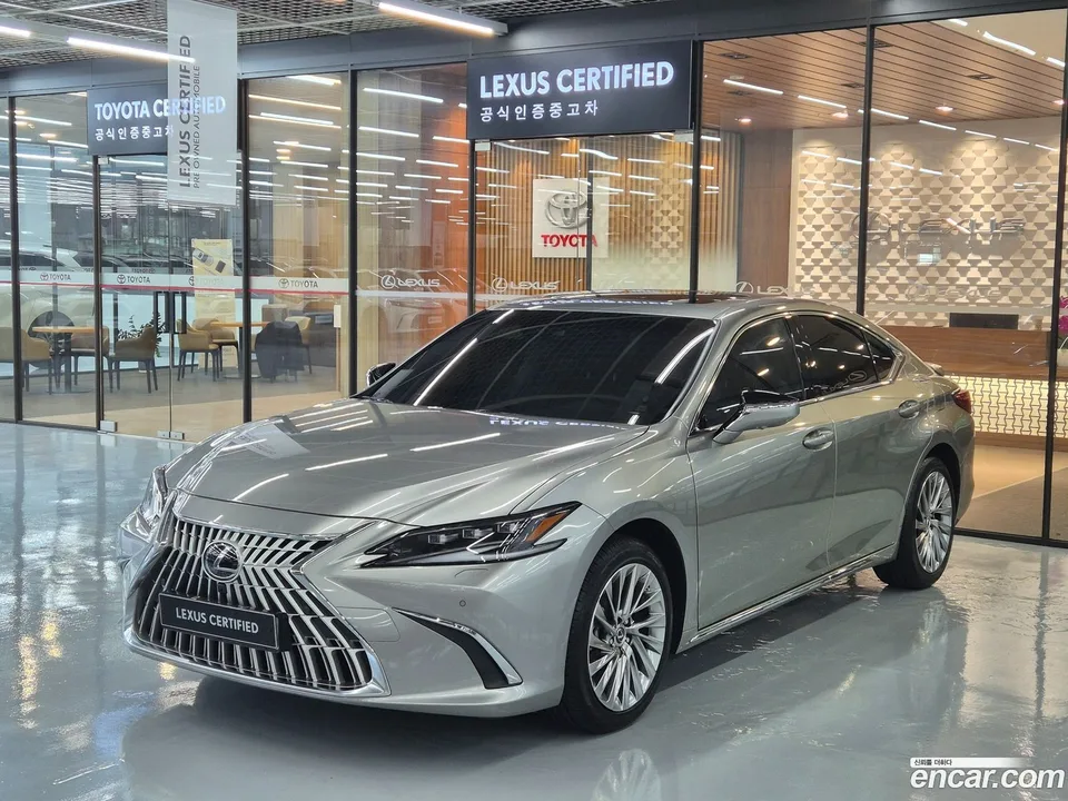 Lexus ES 300h 2025