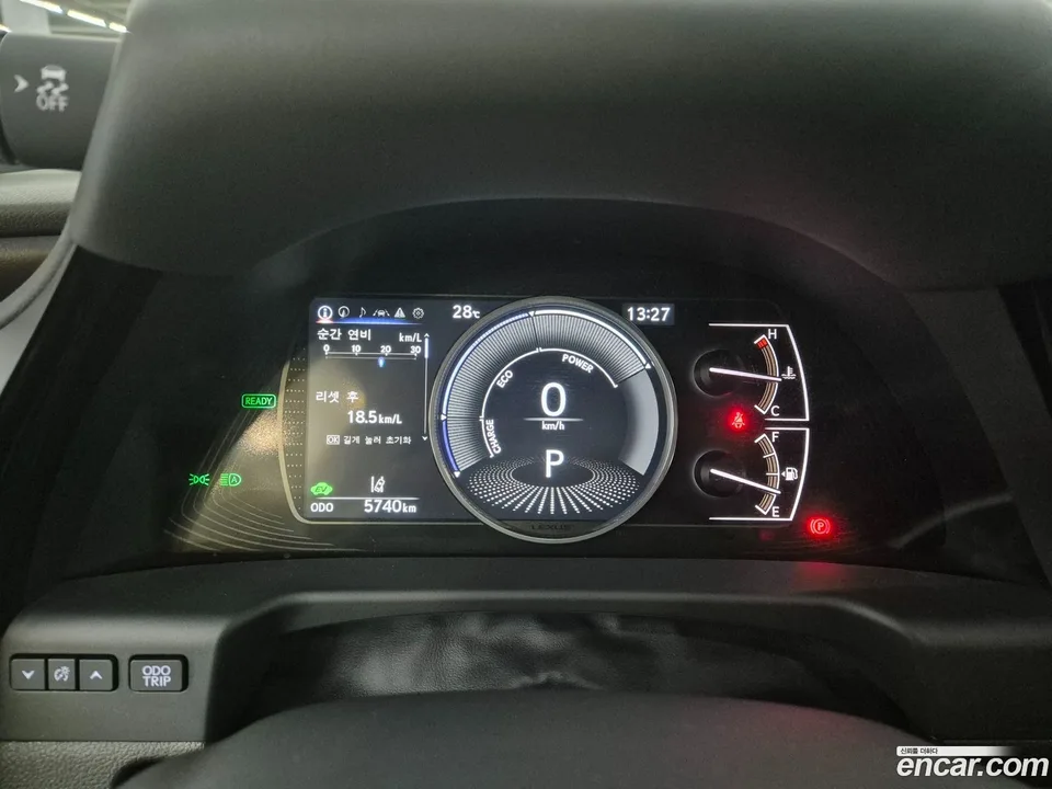 Lexus ES 300h 2025 — thumbnail 2