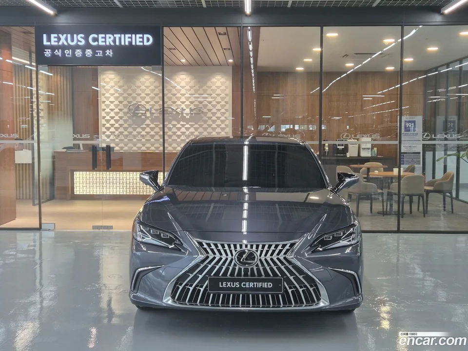 Lexus ES 300h 2025 — thumbnail 3