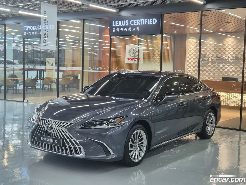 Lexus ES 300h 2025 — photo 1, buy with delivery to Moscow