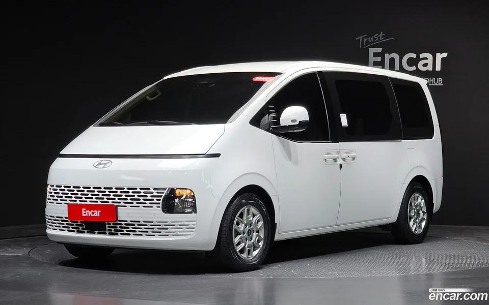 Hyundai Staria 4WD 11 2024 — фото 1, купить с доставкой в Москву