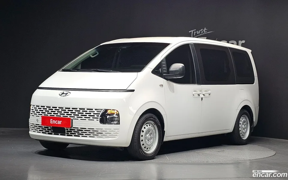 Hyundai Staria 11 2023 — photo 1, buy with delivery to Moscow