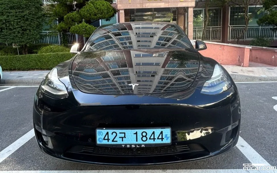 Tesla Model Y AWD 2022 — photo 1, buy with delivery to Moscow