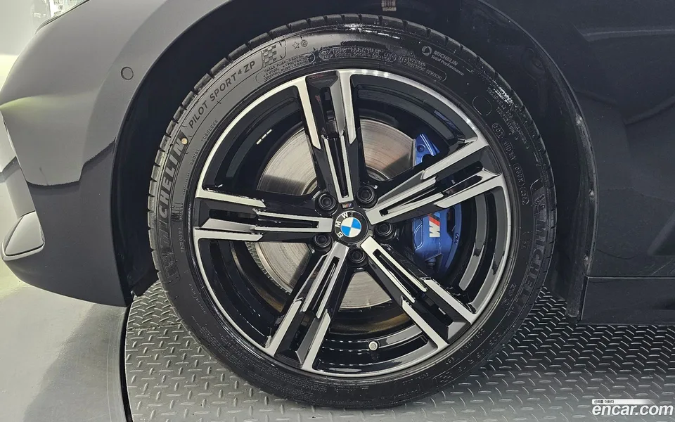 BMW 3 Series 320i M 2025 — thumbnail 5