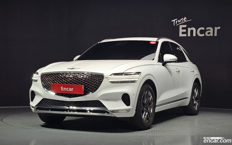 Genesis GV70 2.5T AWD 2023 — photo 1, buy with delivery to Moscow