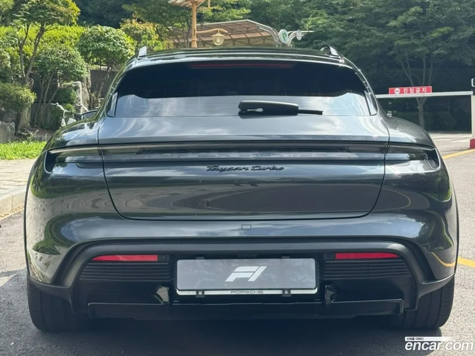 Porsche Taycan 2023 — thumbnail 3