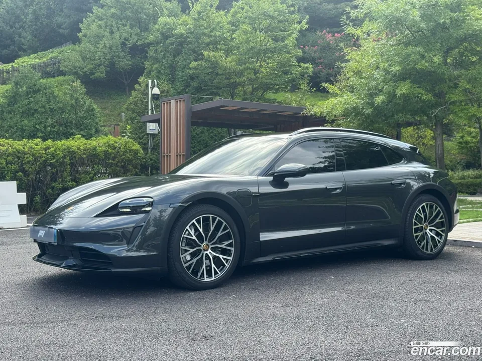 Porsche Taycan 2023 — thumbnail 4