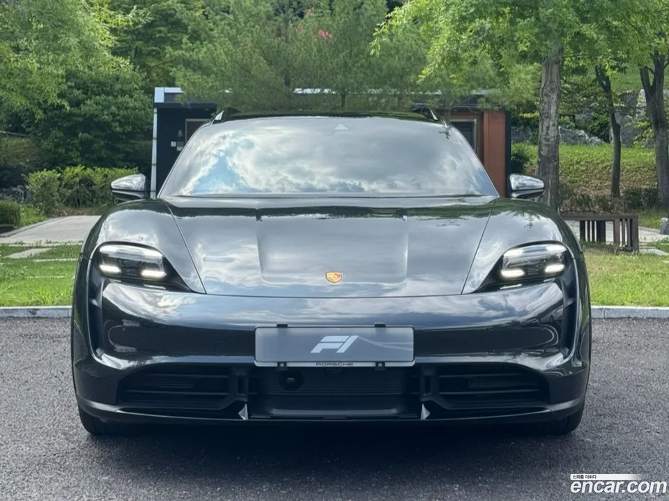 Porsche Taycan 2023 — photo 1, buy with delivery to Moscow