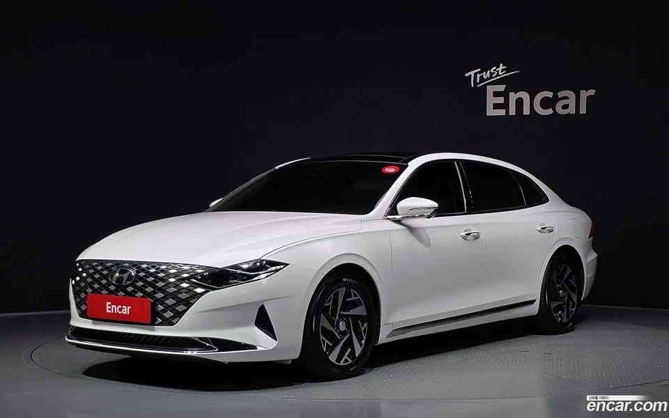 Hyundai Grandeur IG Hybrid 2022 — photo 1, buy with delivery to Moscow