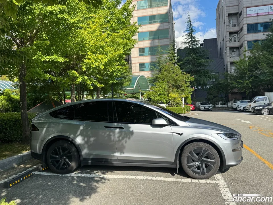 Tesla Model X 2026 — thumbnail 4