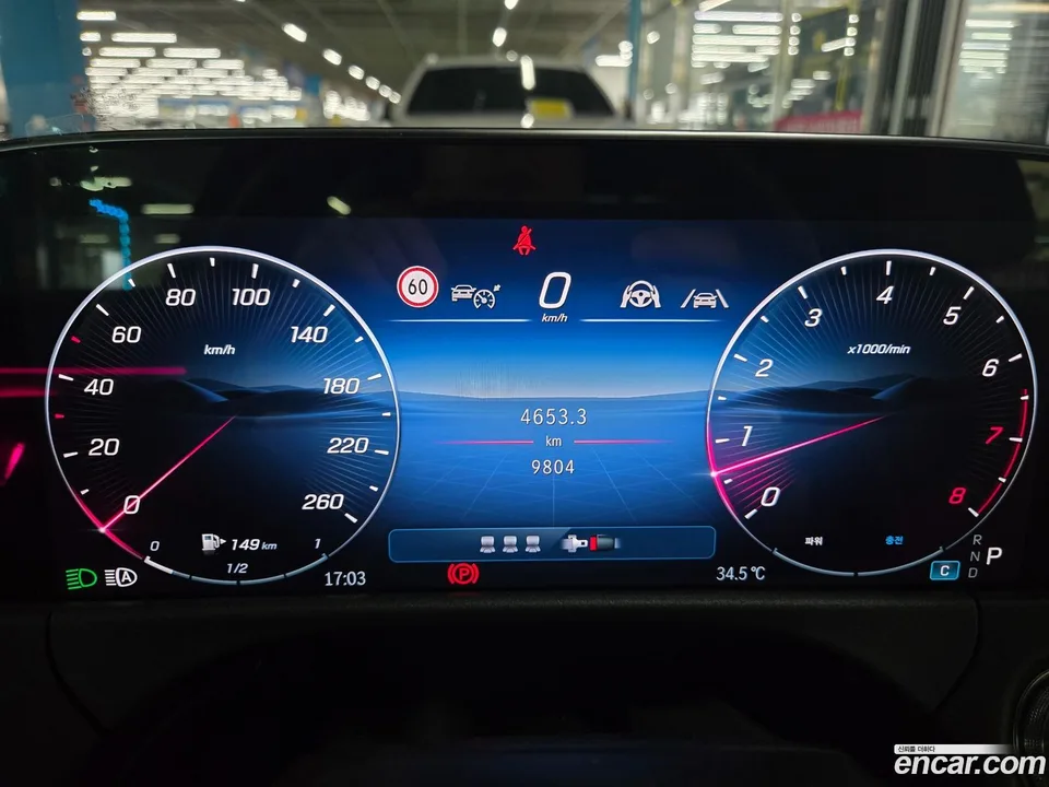 Mercedes-Benz E-Class E200 2025 — thumbnail 3