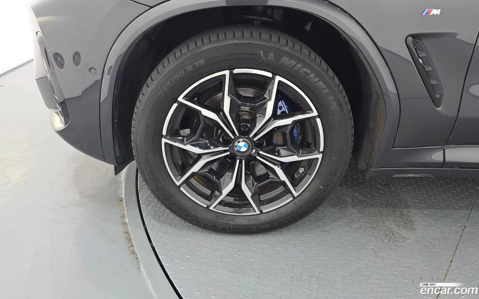 BMW X4 xDrive20i M 2023 — thumbnail 2
