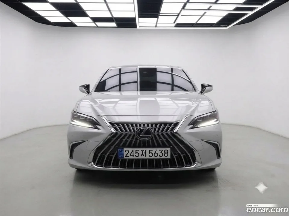 Lexus ES 300h 2025 — thumbnail 3