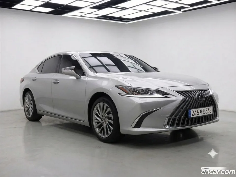 Lexus ES 300h 2025 — photo 1, buy with delivery to Moscow
