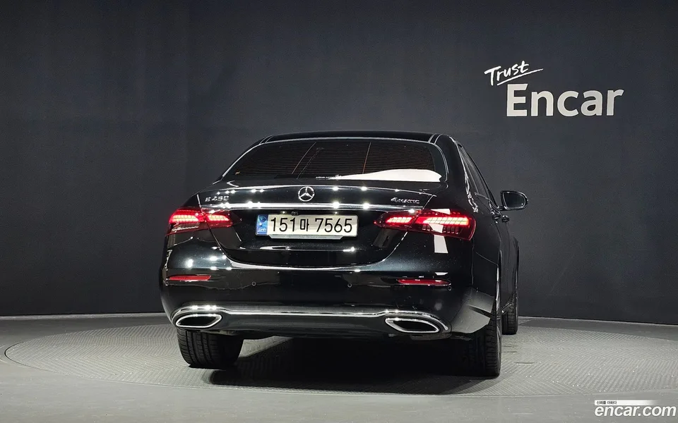 Mercedes-Benz E-Class E450 4MATIC 2022 — thumbnail 4