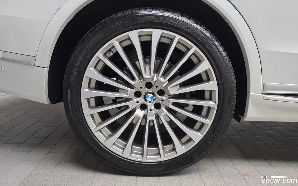 BMW X7 xDrive 40i 7 2022 — thumbnail 5