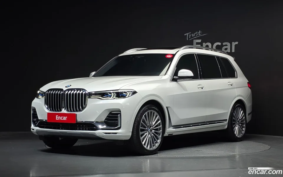 BMW X7 xDrive 40i 7 2022 — photo 1, buy with delivery to Moscow