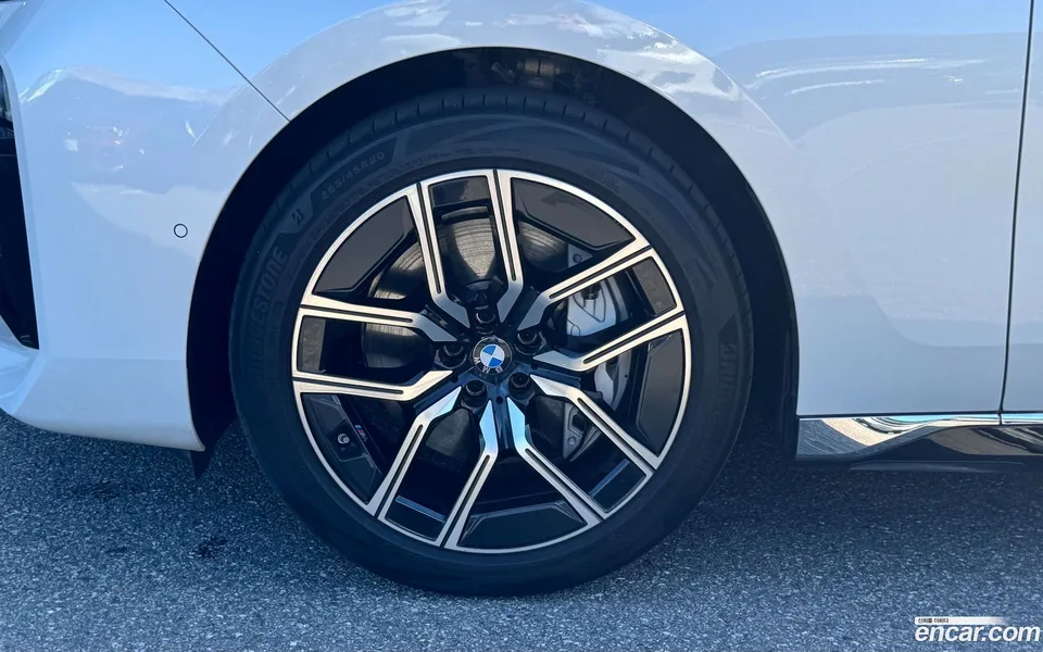 BMW 7 Series 740i xDrive M 2025 — thumbnail 2