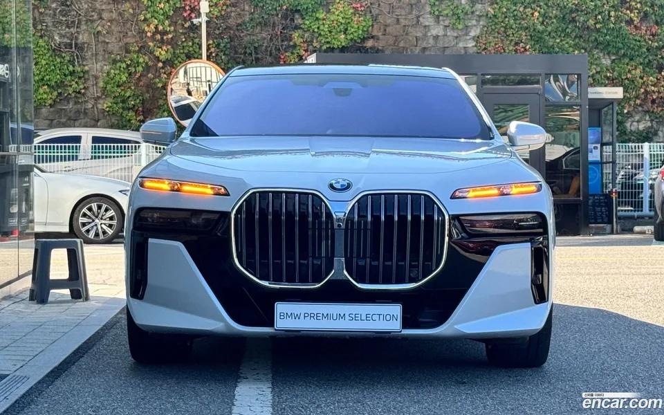 BMW 7 Series 740i xDrive M 2025 — thumbnail 3