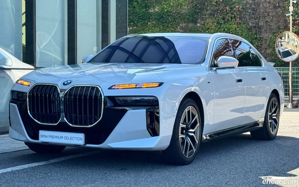 BMW 7 Series 740i xDrive M 2025 — photo 1, buy with delivery to Moscow