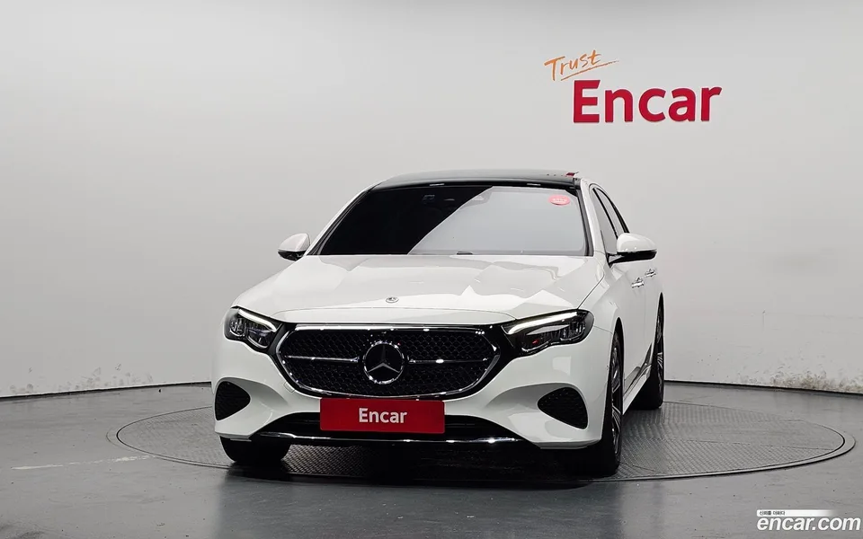 Mercedes-Benz E-Class E200 2024 — thumbnail 3