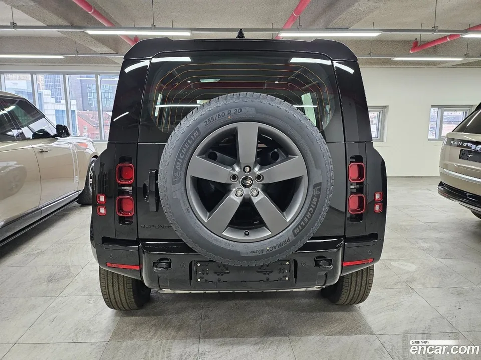 Land Rover Defender 110 P300 X- SE 2025 — thumbnail 2