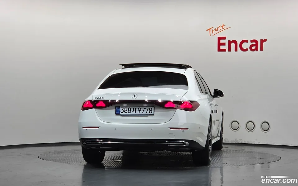 Mercedes-Benz E-Class E200 2025 — миниатюра 4