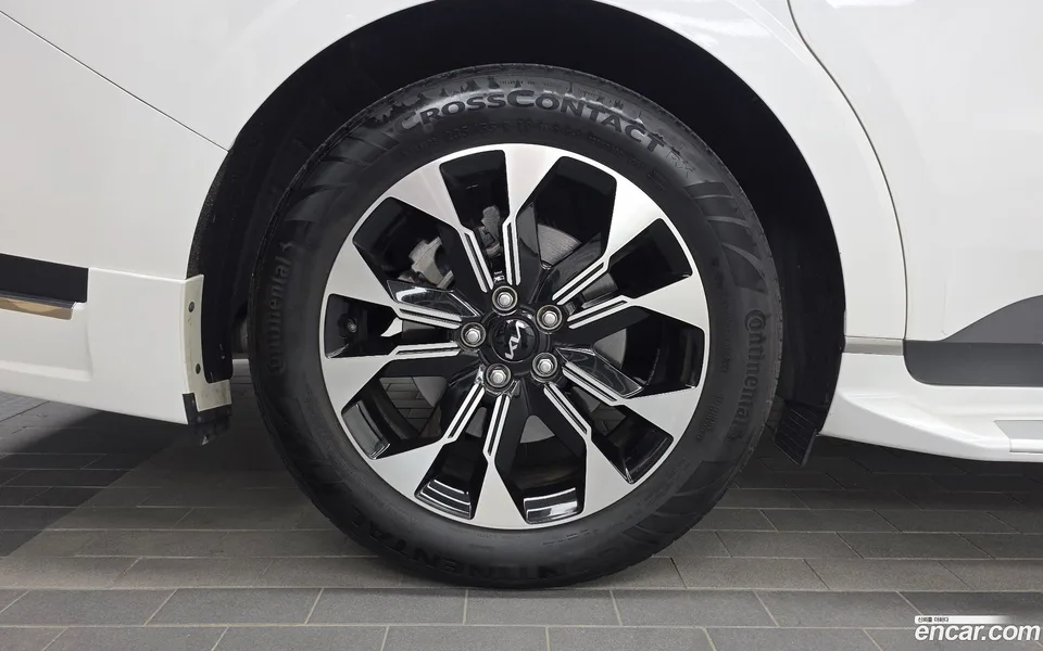 Kia Carnival 9 2023 — thumbnail 2