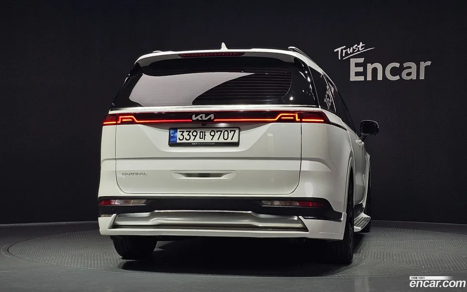 Kia Carnival 9 2023 — thumbnail 4