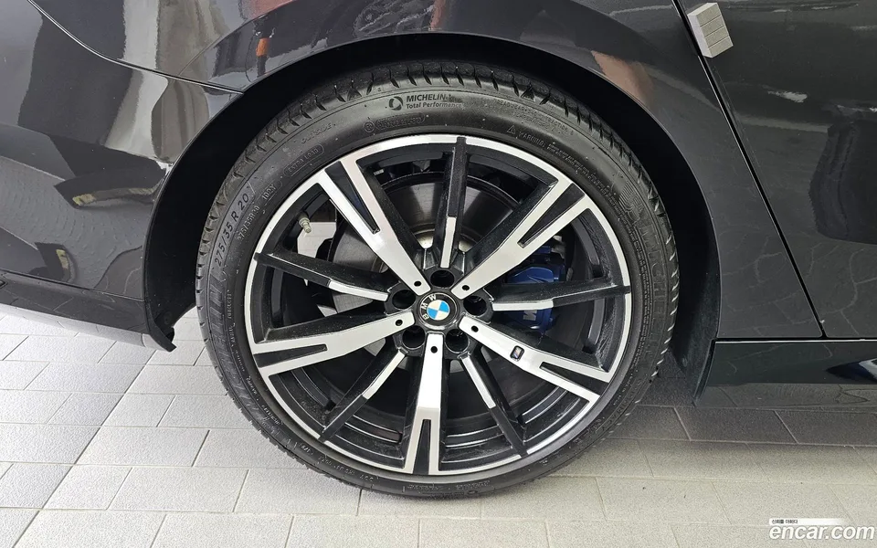 BMW 5 Series 530i xDrive M 2025 — thumbnail 2