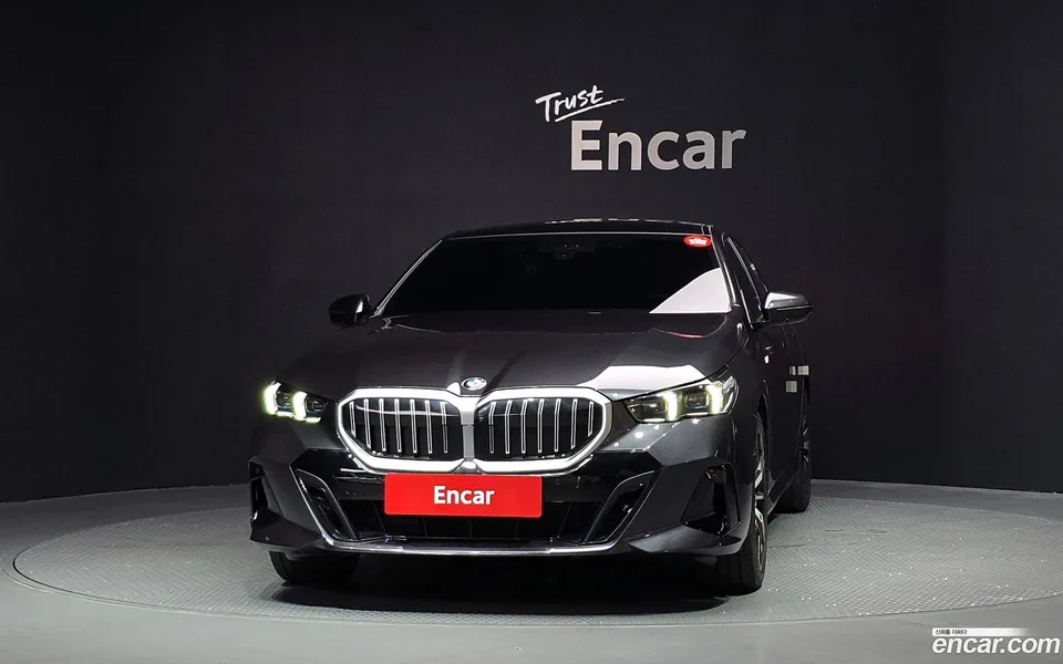 BMW 5 Series 530i xDrive M 2025 — thumbnail 3