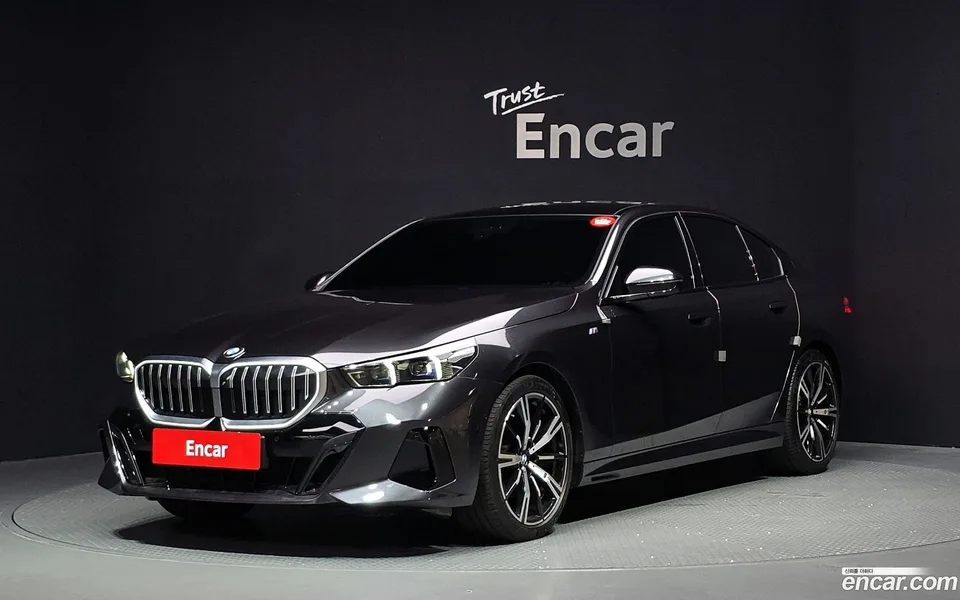 BMW 5 Series 530i xDrive M 2025 — photo 1, buy with delivery to Moscow