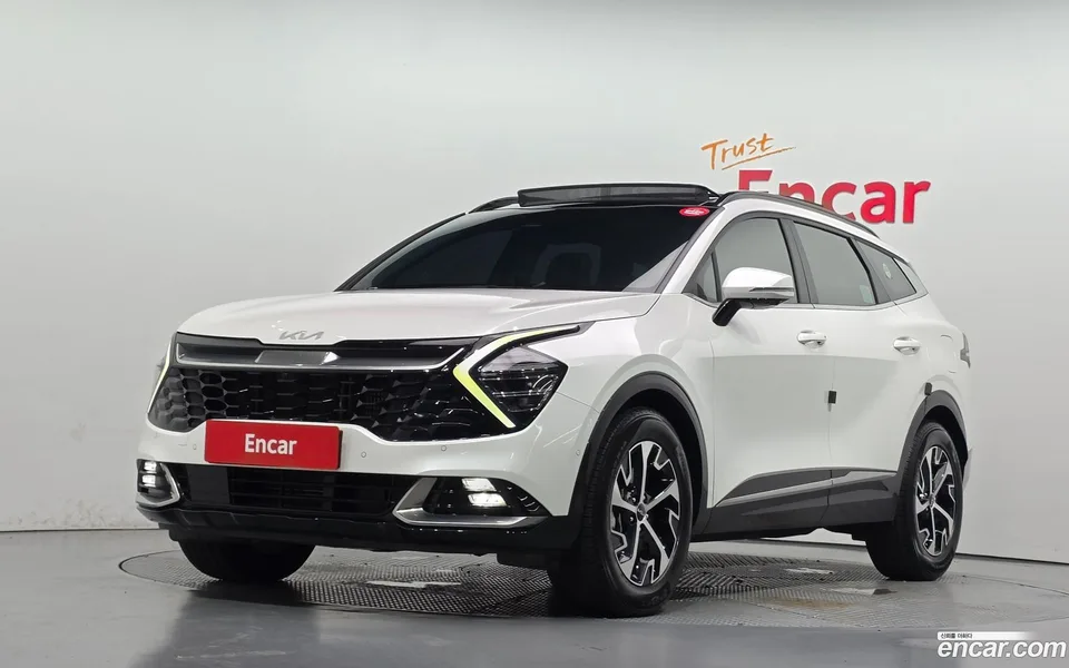 Kia Sportage Hybrid 4WD 2023 — photo 1, buy with delivery to Moscow