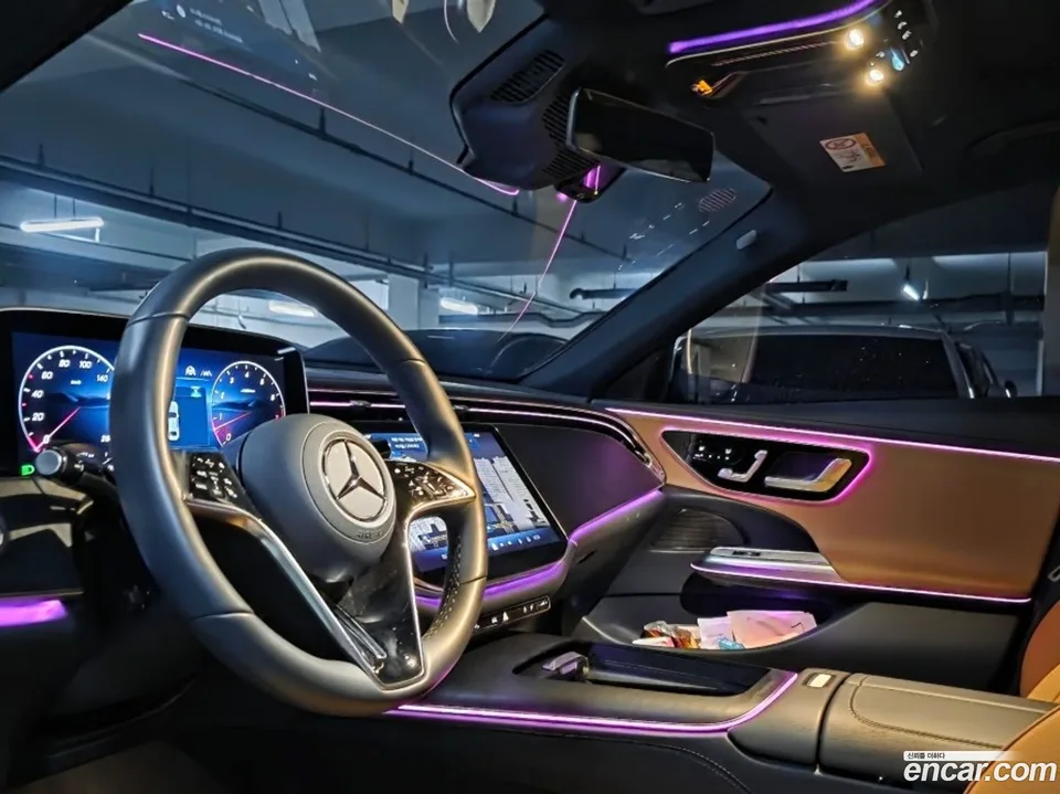 Mercedes-Benz E-Class E200 2025 — thumbnail 2