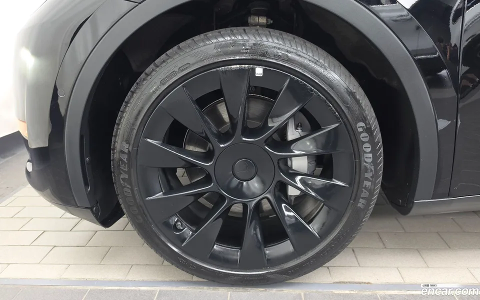Tesla Model Y AWD 2022 — миниатюра 2